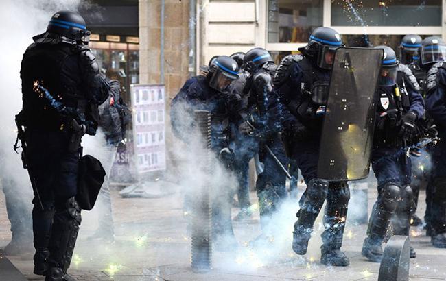 В ходе массовых беспорядков во Франции арестованы 19 человек