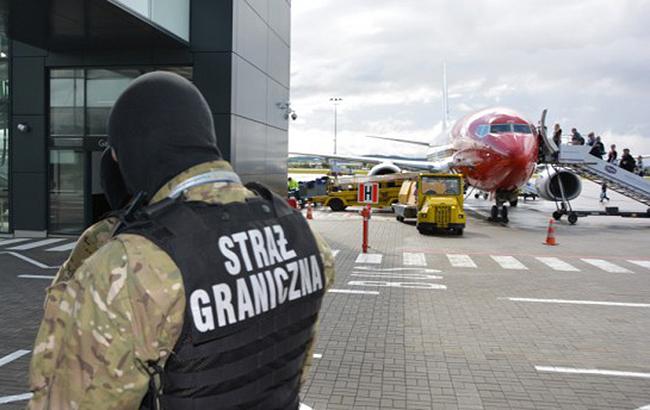 У Польщі обшукали 21 літак до Лондона через повідомлення про мінування