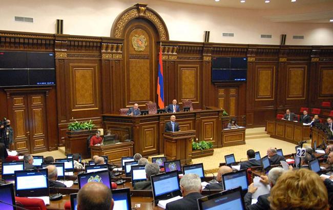 В парламенте Армении проходят дебаты о кандидатуре премьер-министра