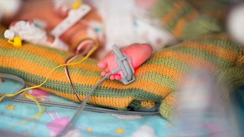 В Китае коронавирус обнаружили у младенца через 30 часов после рождения