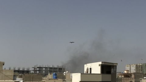 В Пакистане разбился самолет с почти сотней человек на борту