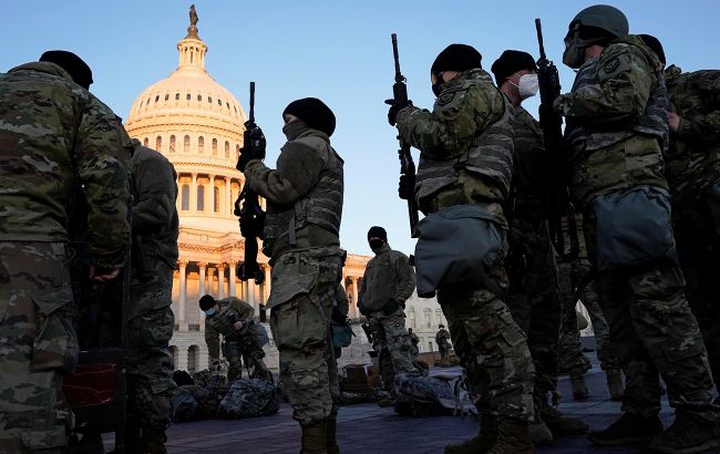 Власти США решили оставить военных в Вашингтоне до конца марта, - Politico