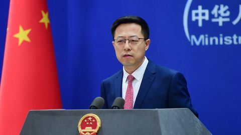 МИД Китая отрицает информацию о болезни трех ученых в Ухане до первых сообщений о COVID