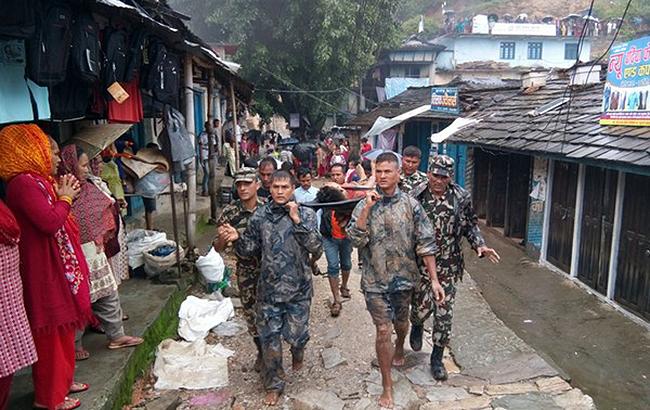 Из-за оползня в Непале погибли по меньшей мере 7 детей