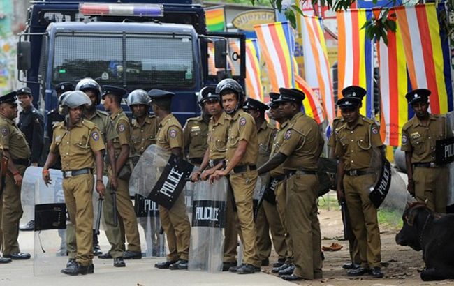 На Шри-Ланке ввели комендантский час