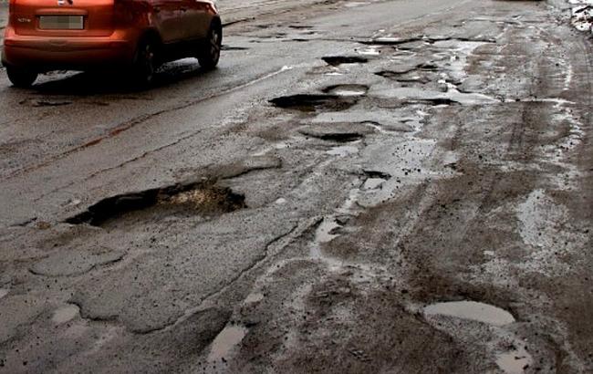 "На Місяці краще": мережа шокувала повністю розбита дорога у Львівській області