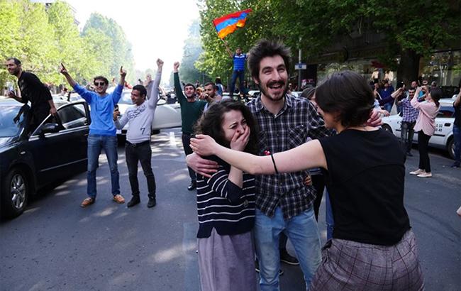 Ситуація у Єревані: опозиція на чолі з Пашиняном проводить ходу