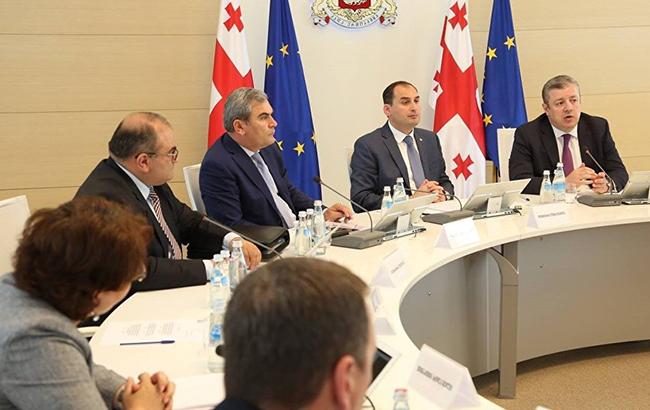 В Грузии правительство ушло в отставку вслед за премьером