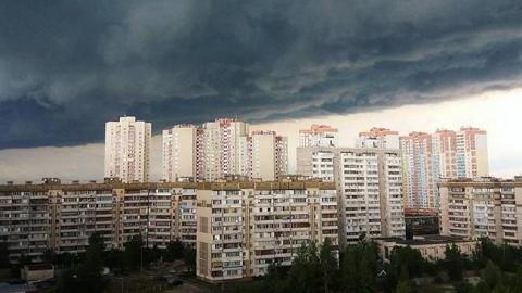 Синоптики попереджають про грози, град та шквали в Україні