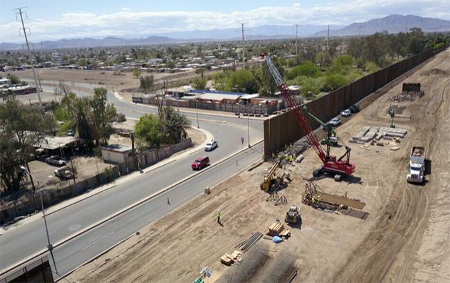 Трамп опублікував перші фото стіни на кордоні з Мексикою