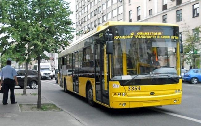 В Киеве некоторые автобусные остановки будут озвучивать на английском