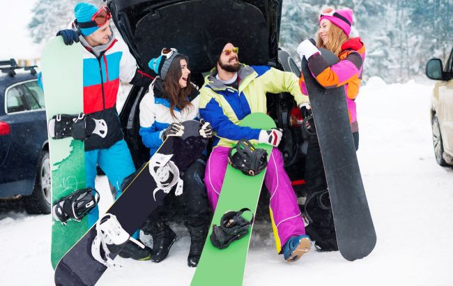 Як безпечно перевозити лижі та сноуборд у авто, щоб не отримати штраф