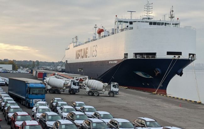 Україна не отримає нових автомобілів: судна з машинами масово змінюють маршрути