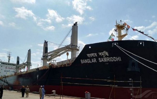 Российской ракетой в порту Николаева повреждено судно под флагом Бангладеша