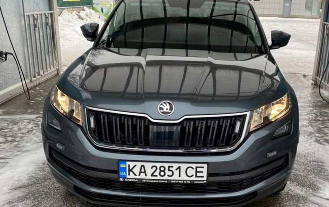 Женщина на Lexus протаранила в Киеве полицейский автомобиль-фантом