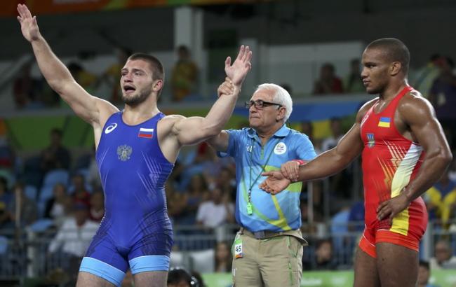 Забравшего "золото" у Беленюка судью отстранили