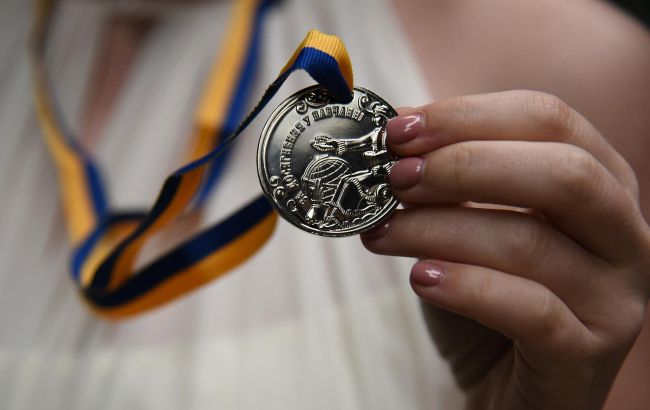 Російський присмак: в школах можуть скасувати медалі "за успіхи у навчанні"