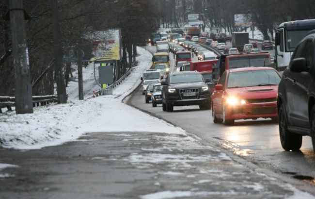 Поліція попереджає про небезпеку на дорогах через погіршення погоди
