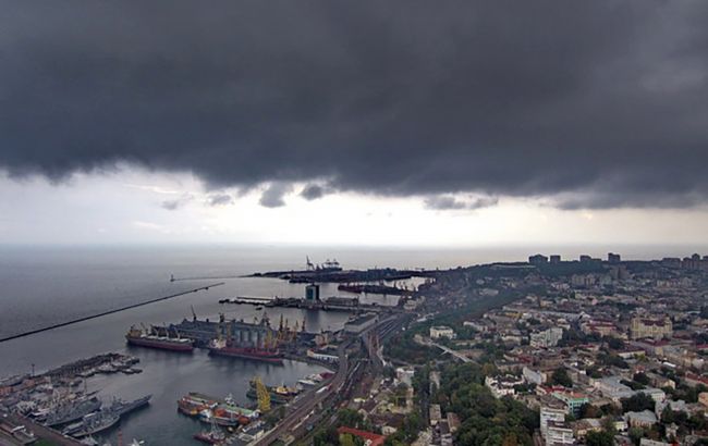 В портах Одеси та Миколаєва діють обмеження через зливу