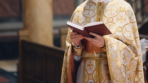 "То не було таємницею": у Львівській області позбавили сану священика за розголошення сповіді