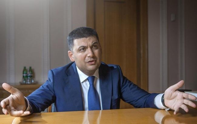 Про всяк випадок: Гройсман заявив, що у нього є зброя, але він його не використовує