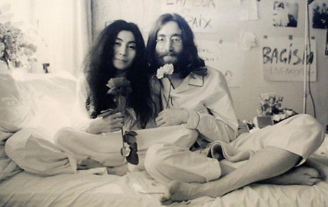 О романе Джонна Леннона и Йоко Оно снимут фильм