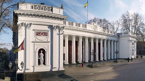 Під мерією Одеси пройшла еротична фотосесія (фото)