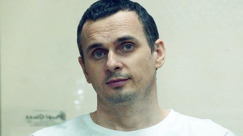 Ты каждый день рискуешь умереть: известный американский писатель написал письмо Олегу Сенцову