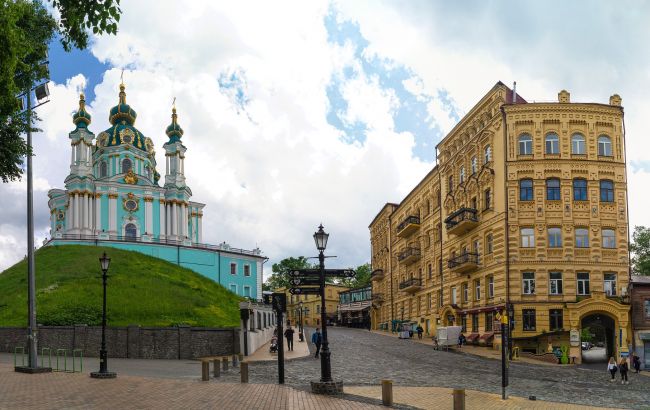 Въезд не для всех. Кто из иностранцев приезжает в Украину во время войны