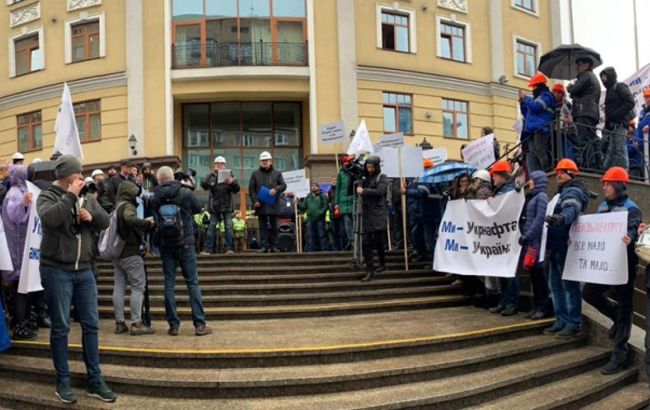 Профспілка "Укрнафти" під ВРП вимагала припинити тиск на суддів