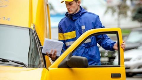 Зарплаты почтальонов до конца года повысят на 12%