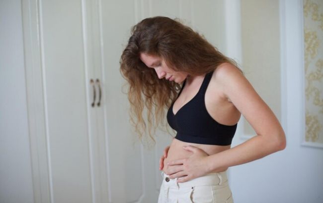 Тренер пояснила, чому випирає живіт та які вправи можуть лише нашкодити