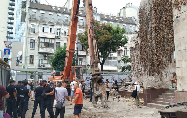 В Киеве запретили реконструкцию или капремонт исторических зданий: список адресов