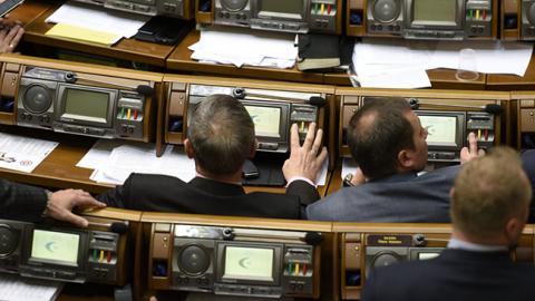 Прийняти не можна провалити: як Рада почала змінювати виборчі правила