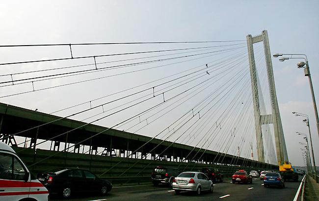В Киеве частично ограничат движение транспорта на Южном мосту 21-22 июля