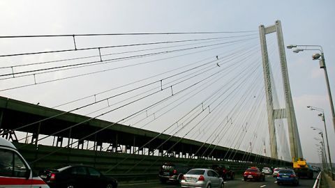 Завтра в Киеве ограничат движение на Южном мосту