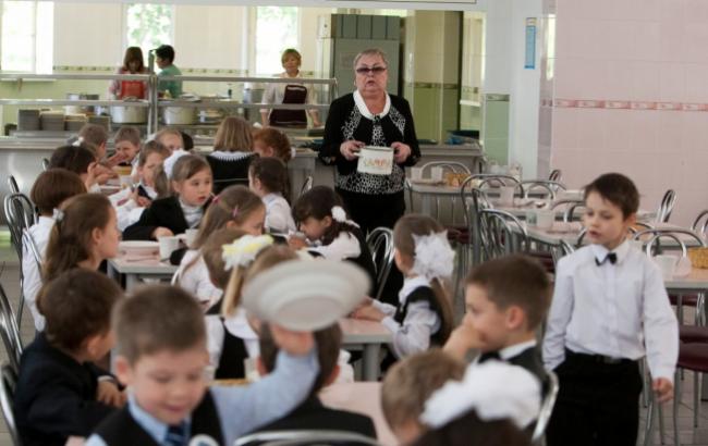 Готовьте бутерброды: в школах одного из районов Киева не работают столовые