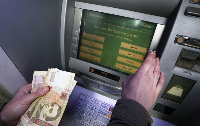 Банкоматы режут деньги: украинцев предупредили об опасности