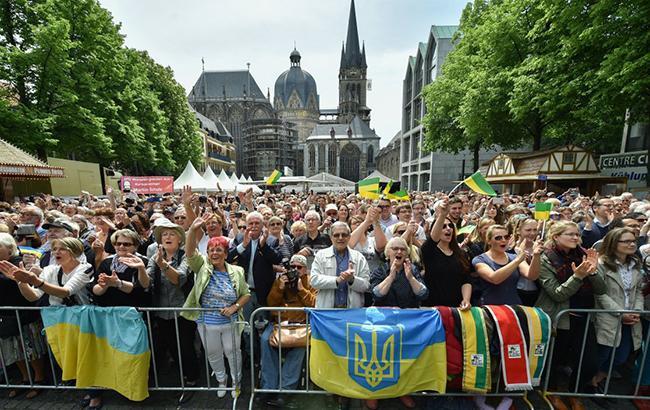 "Не учите меня жить – лучше помогите материально": в сети высказались о роли украинской диаспоры