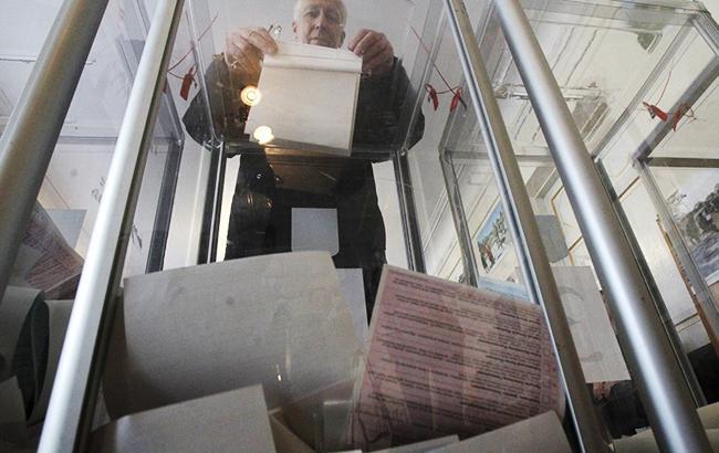 В Украине проходят выборы в 40 объединенных территориальных общинах