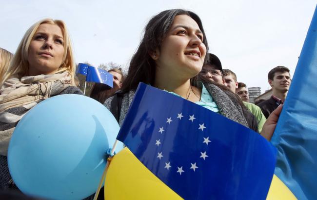 Две трети украинцев ждут от кандидата в президенты курса на евроинтеграцию