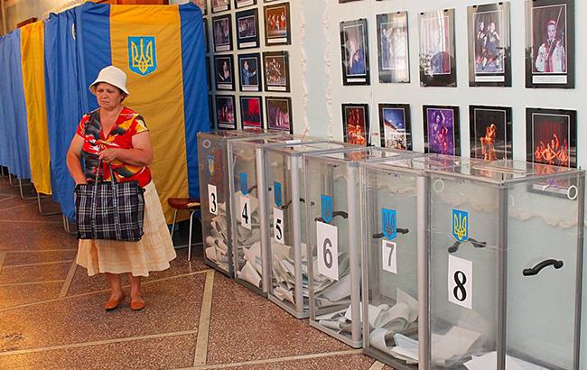 В местных выборах 29 октября примут участие 14% зарегистрированных в Украине партий
