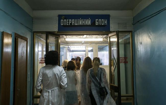 В Днепропетровской области вооруженные люди избили врача больницы