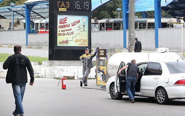 Ціни на АЗС в Києві трохи знизилися