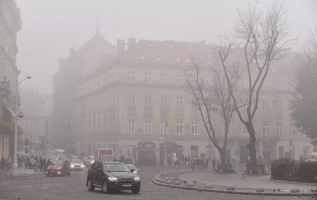 Синоптики попереджають про туман і ожеледицю в Україні