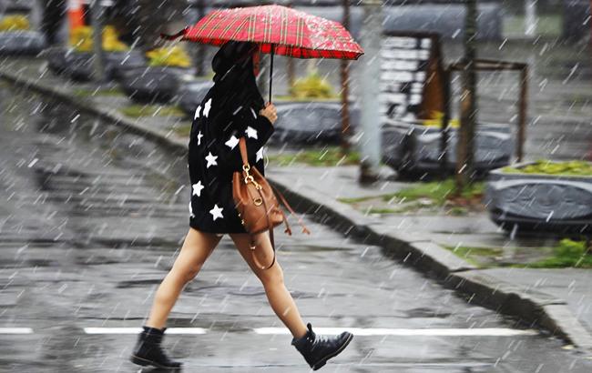 "Візьміть парасольки": синоптик розповіла про погоду на найближчі дні