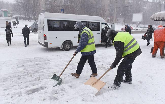 Непогода в Украине: синоптики обещают в центре - снег, на юге - дождь, и морозы еще крепче