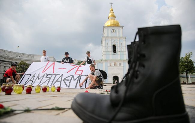 49 пар берц: у Києві зворушливо вшанували пам'ять загиблих у катастрофі Іл-76