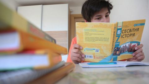 В Украине почти 5 тысяч школ перешли на дистанционное обучение