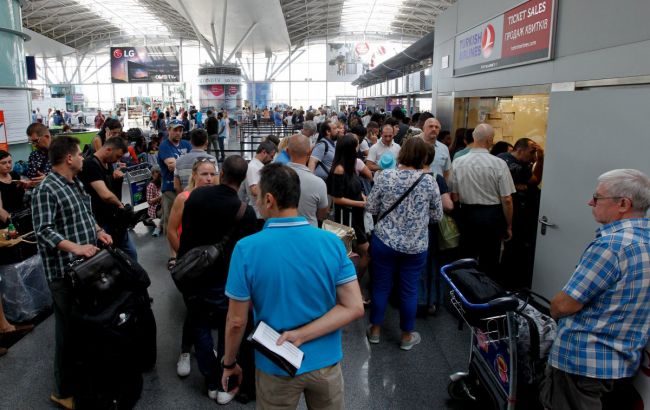Пассажиры заблокировали один из терминалов в "Борисполе"